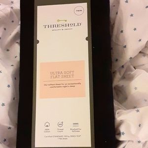 Threshold Twin Ultra Soft Brushed Flat Sheet Navy Blue 300 thread count  NEW